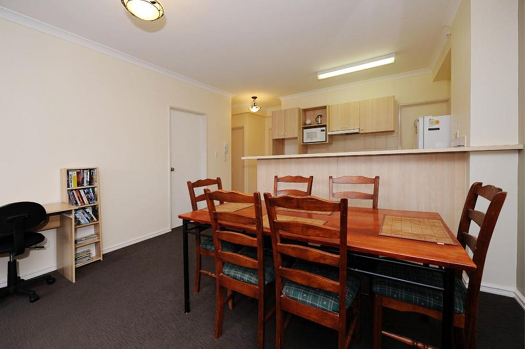Duke'S Apartments Perth Room photo