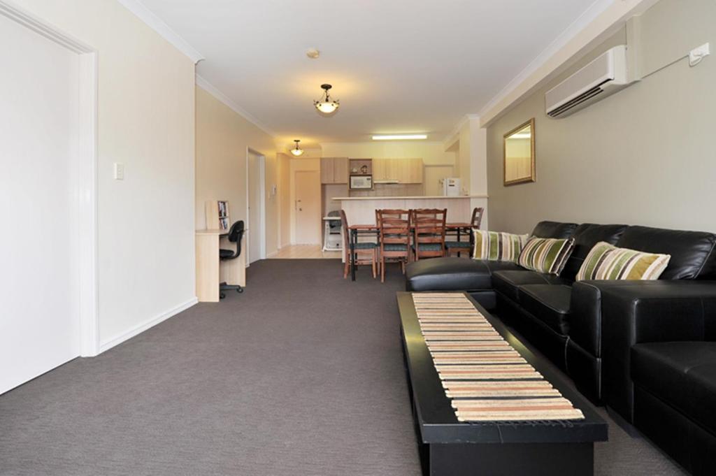 Duke'S Apartments Perth Room photo
