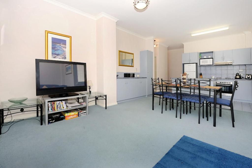 Duke'S Apartments Perth Room photo